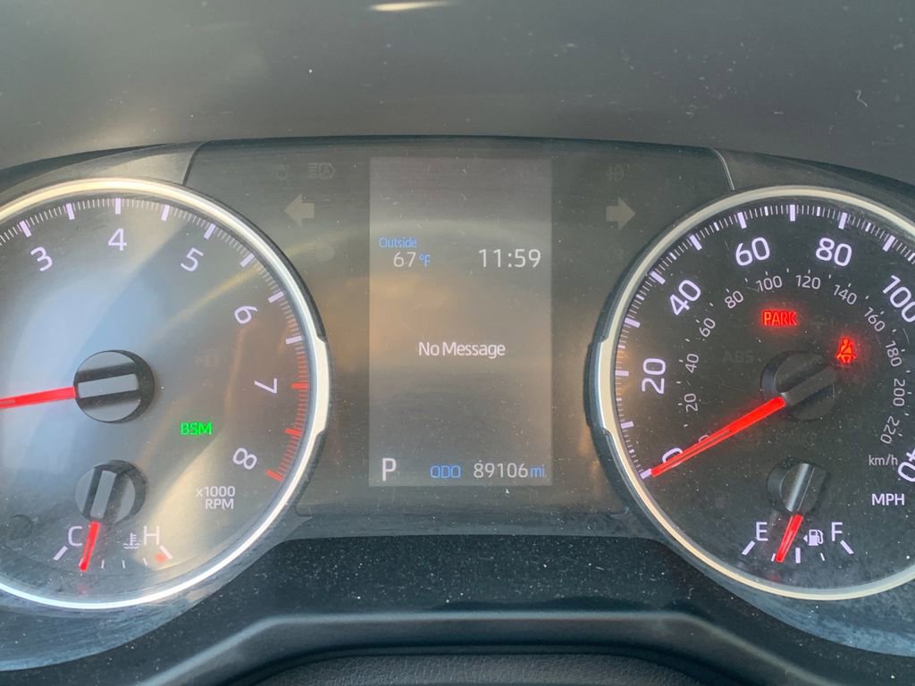Used 2021 Toyota RAV4 LE image 31