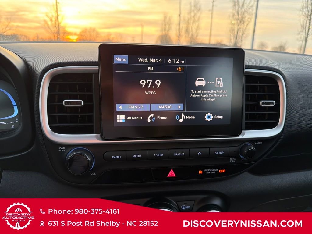 Used 2023 Hyundai Venue SEL image 17