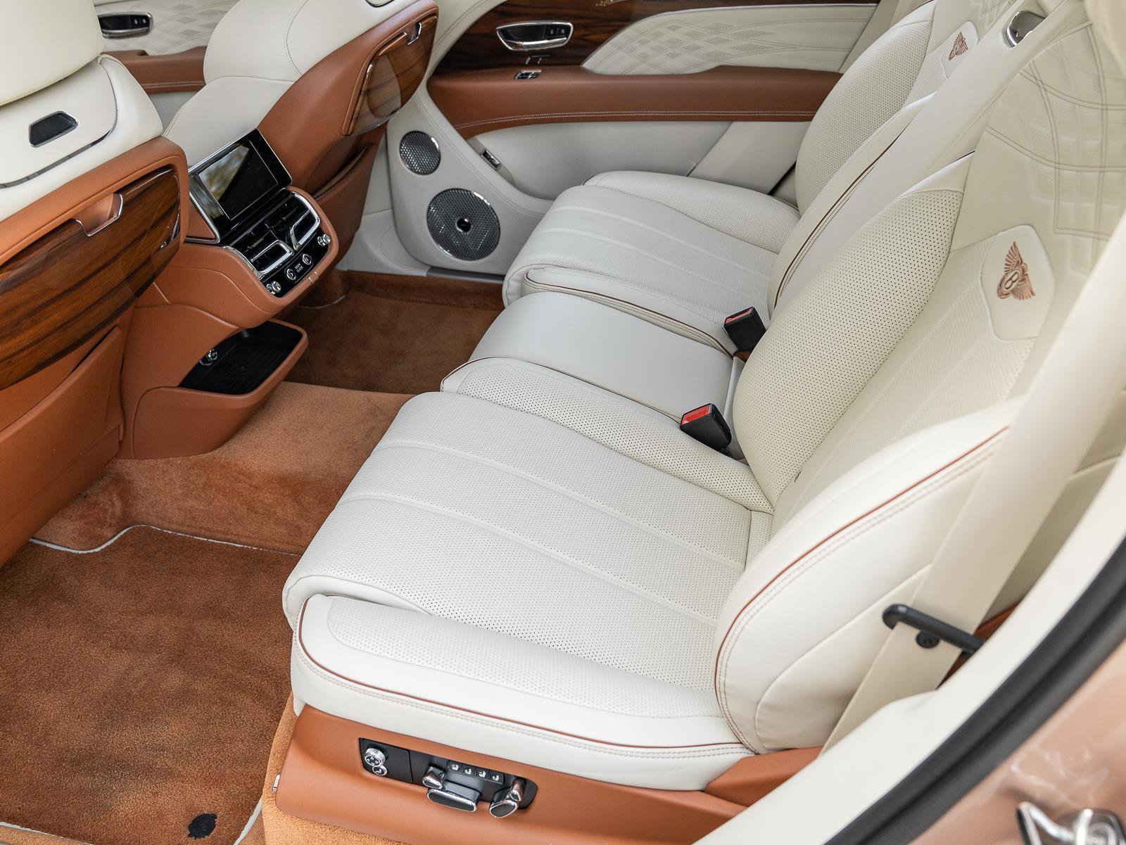 Used 2023 Bentley Bentayga Extended Wheelbase image 48