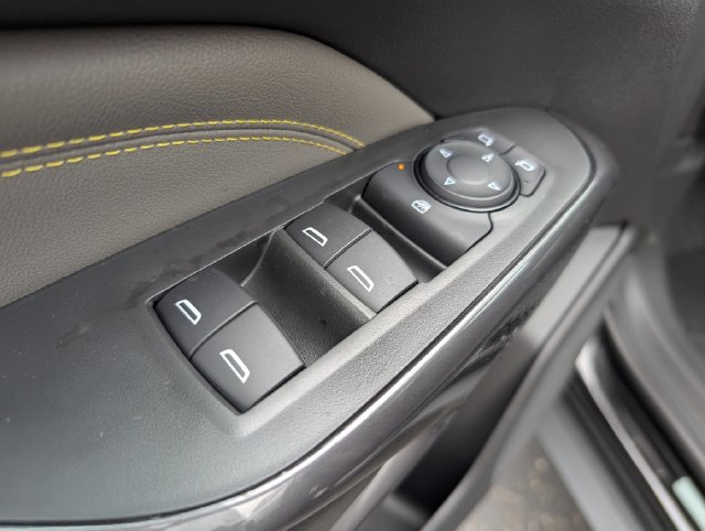 New 2026 Chevrolet Trax ACTIV w/ Sunroof Package FWD image 15