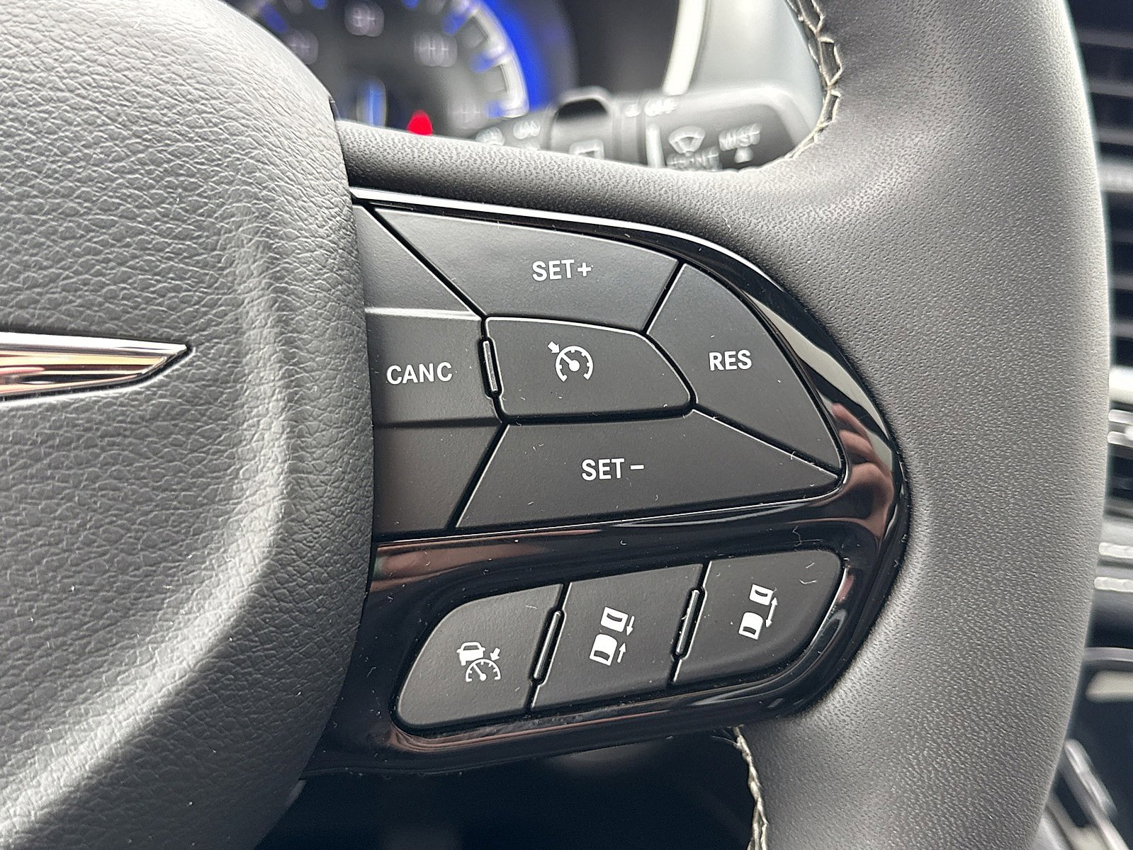 Used 2025 Chrysler Pacifica Limited FWD image 21