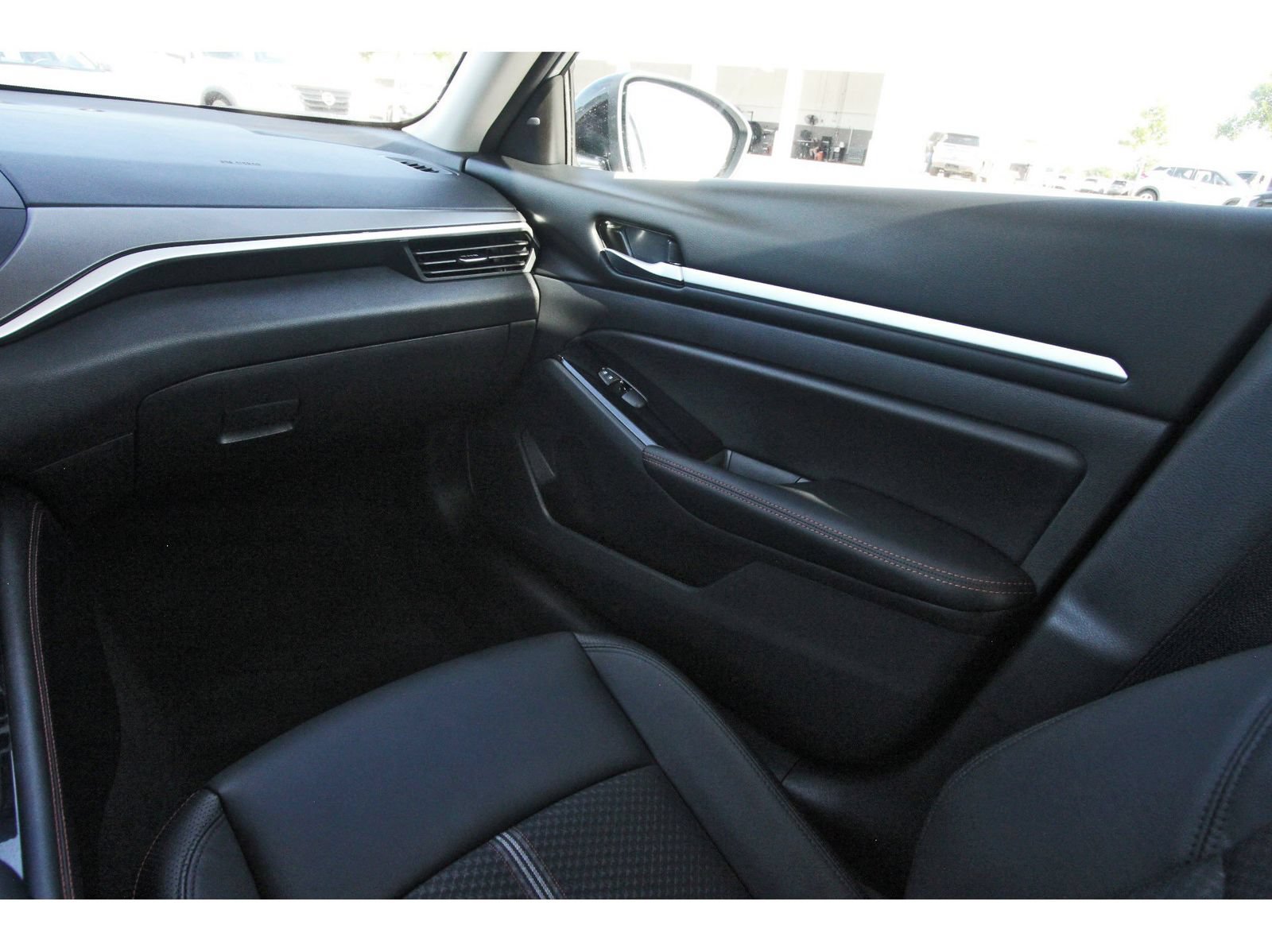 Certified 2025 Nissan Altima 2.5 SR FWD image 13