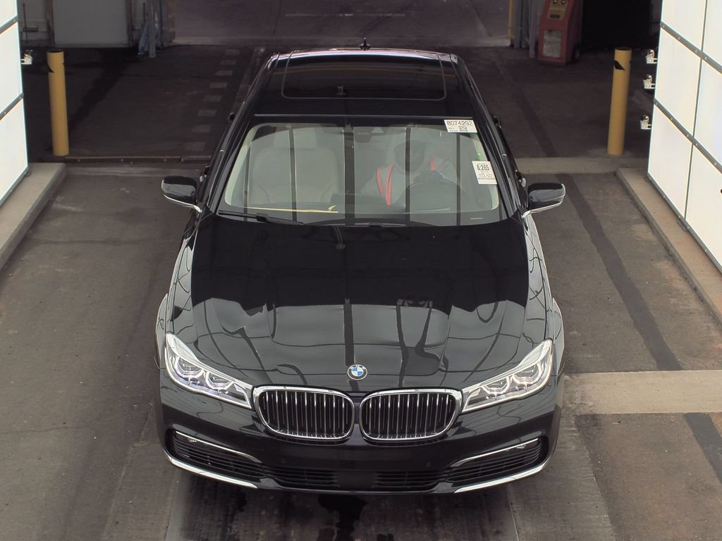 Used 2018 BMW 750i w/ Executive Package RWD image 2