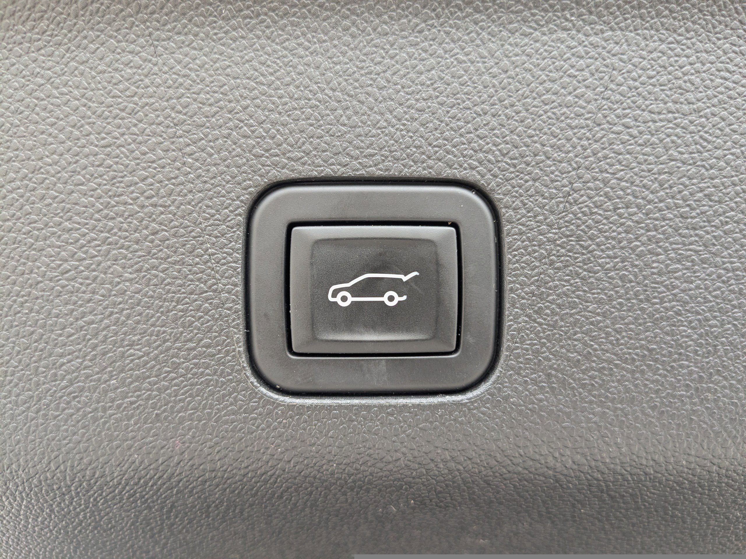 Used 2023 Chevrolet Suburban Premier image 13