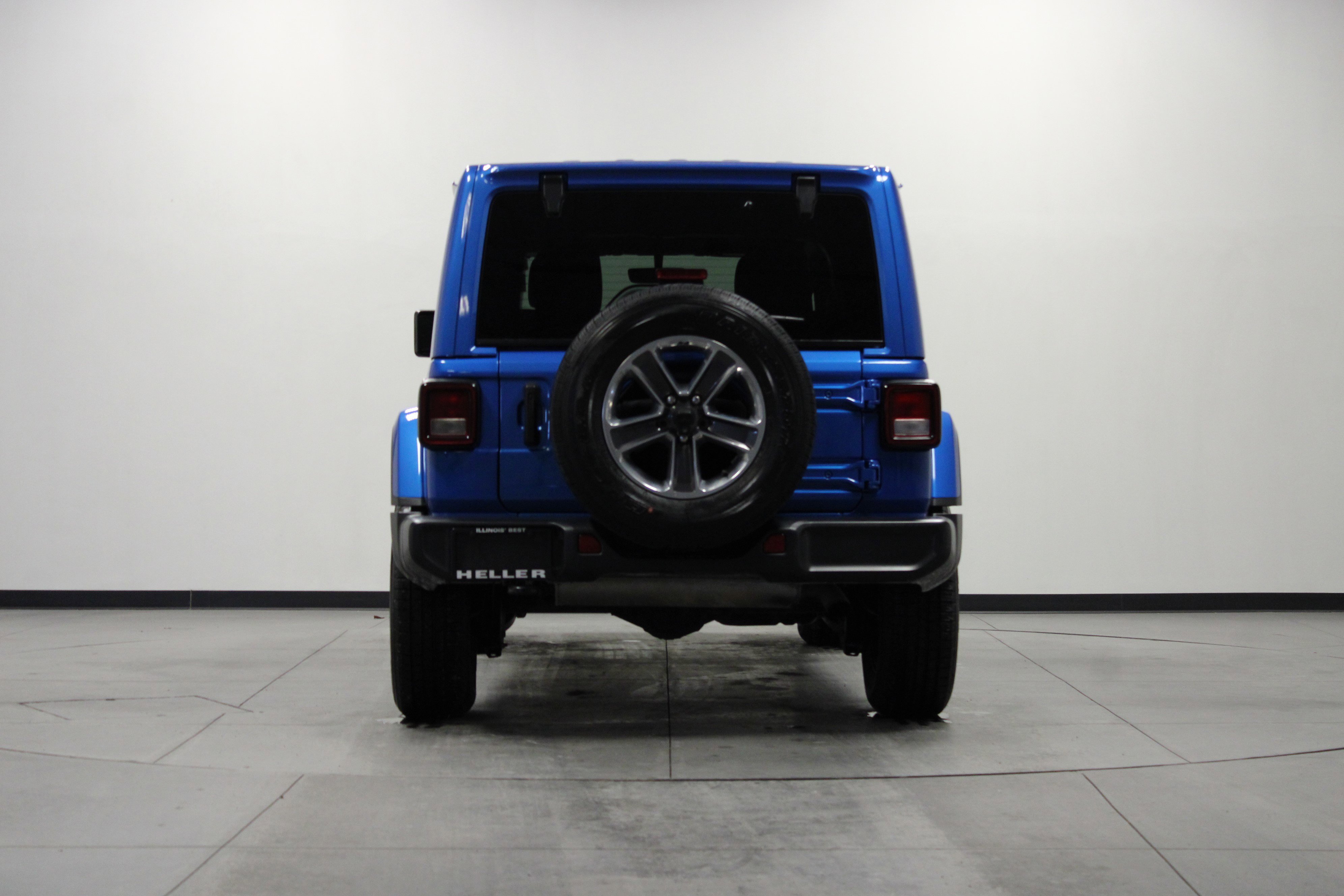 Used 2023 Jeep Wrangler Sahara AWD/4WD image 5