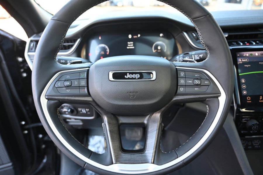 Used 2024 Jeep Grand Cherokee L Limited w/ Luxury Tech Group II AWD/4WD image 26