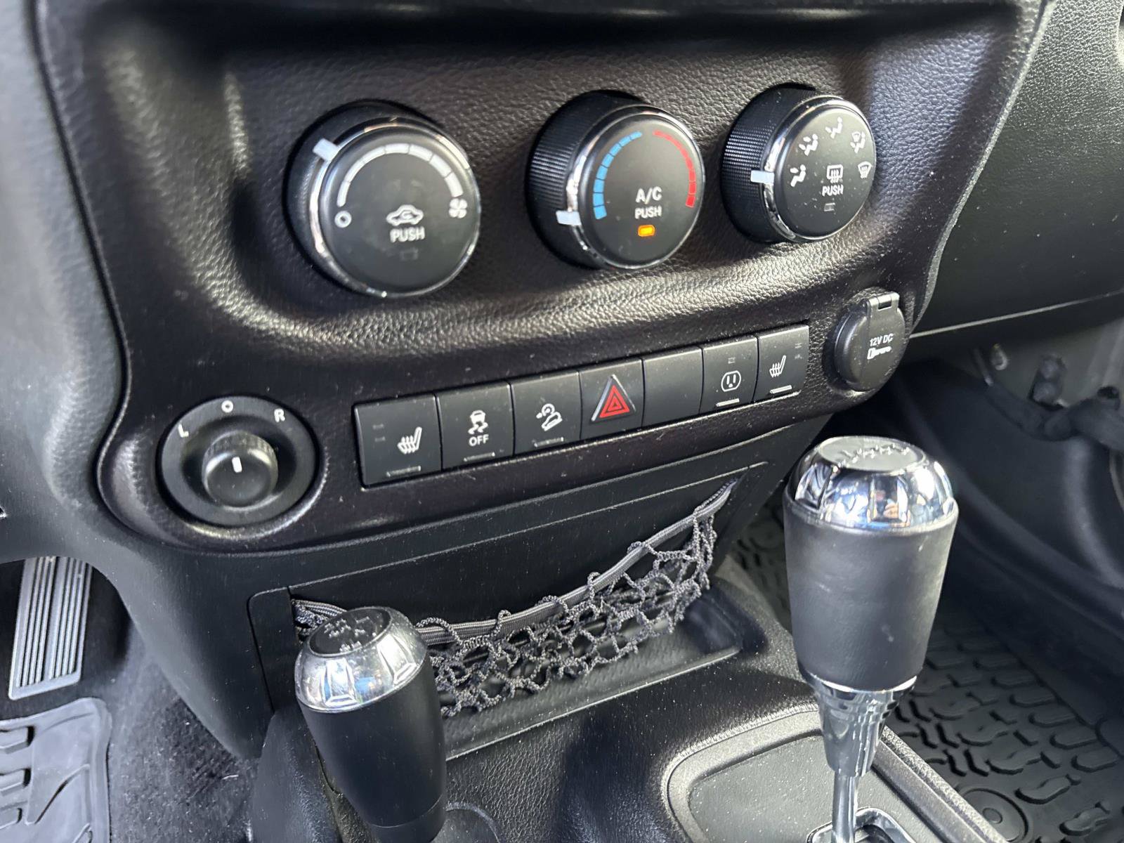 Used 2016 Jeep Wrangler Rubicon AWD/4WD image 25