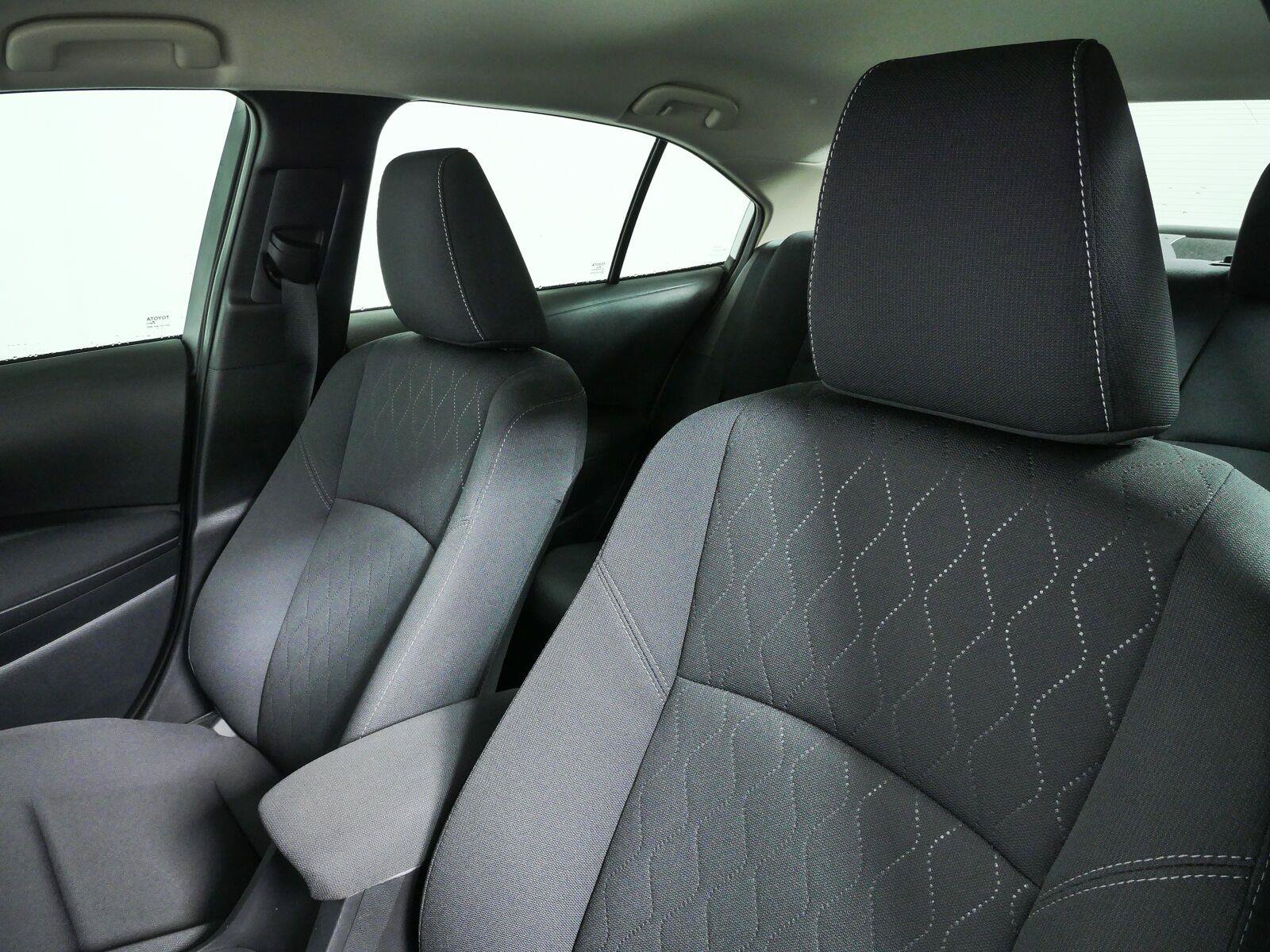 Used 2025 Toyota Corolla LE FWD image 5
