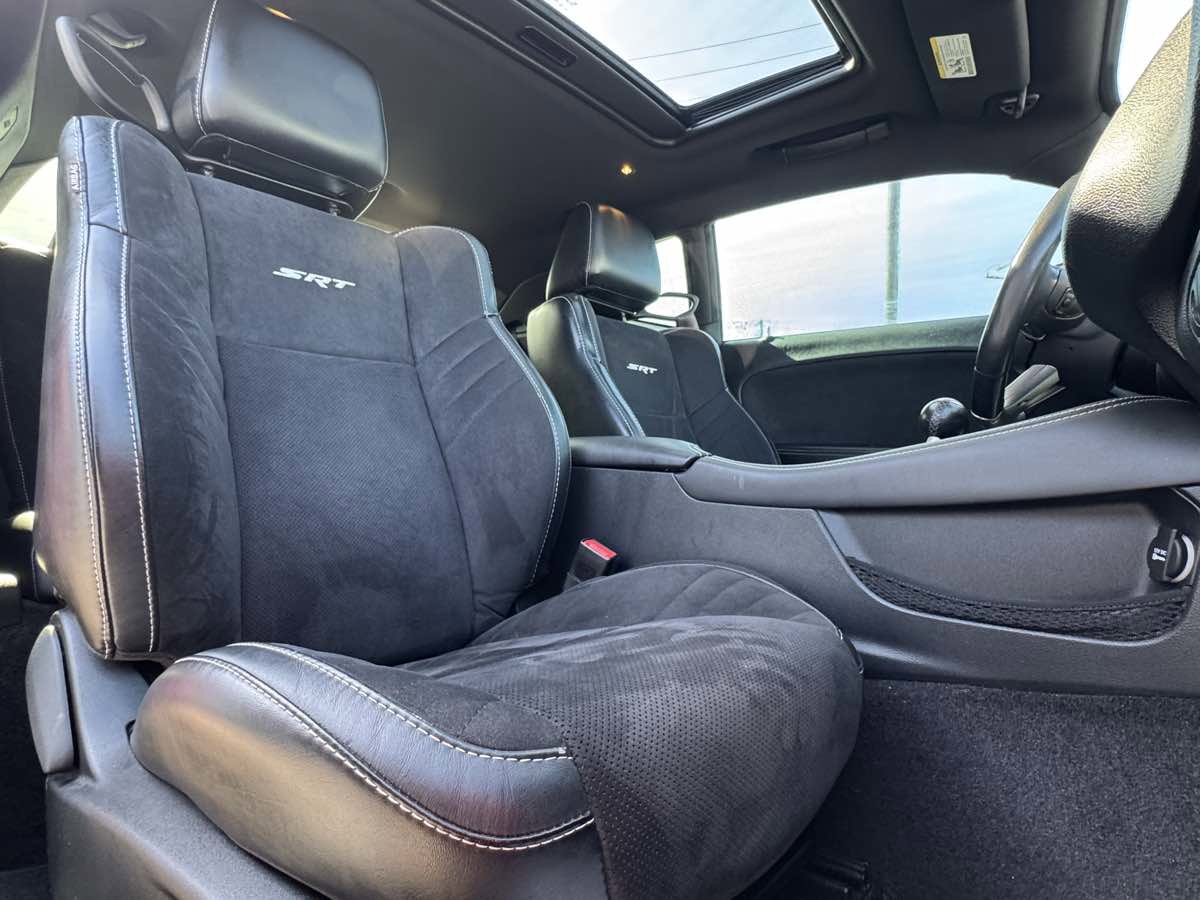 Used 2015 Dodge Challenger SRT image 35