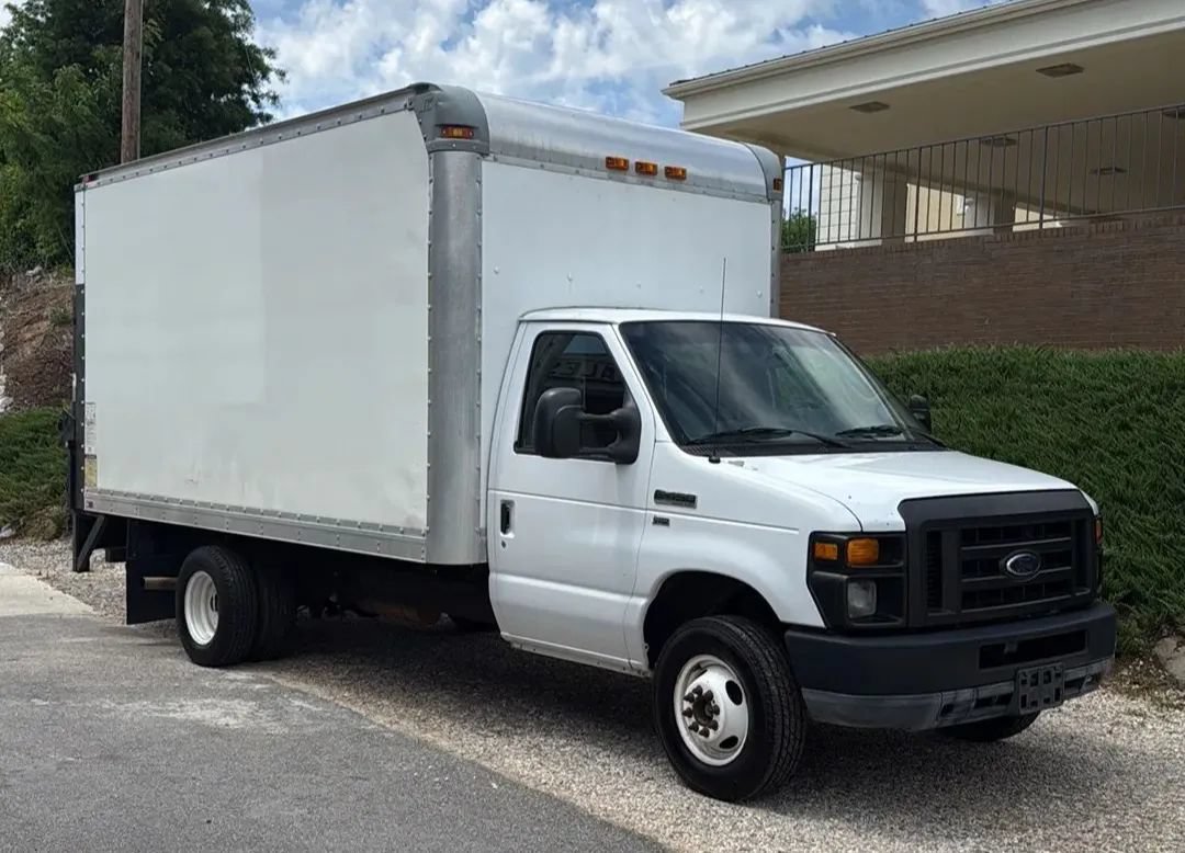 Used 2011 Ford E-450 and Econoline 450 Super Duty RWD image 3