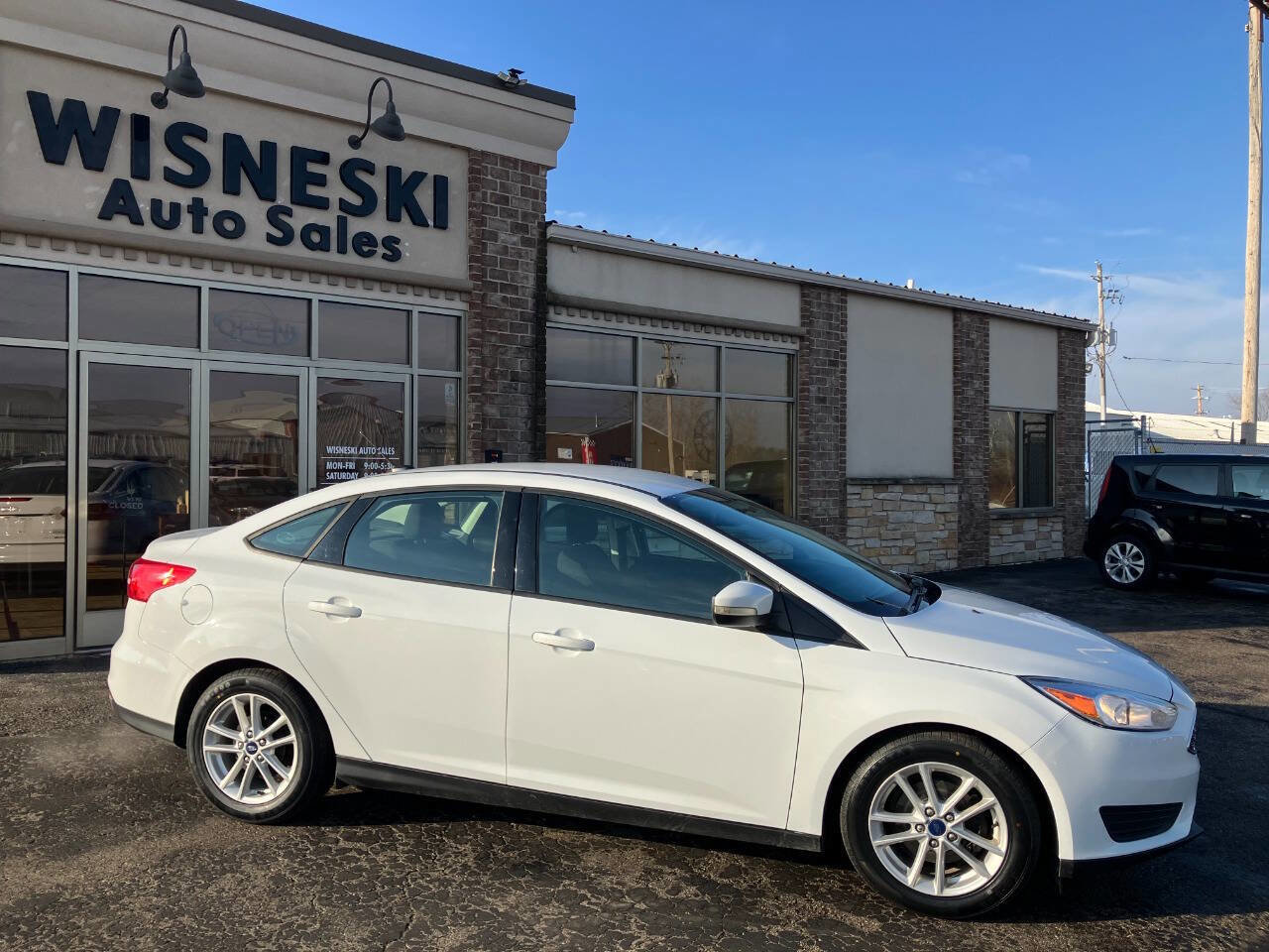 Used 2017 Ford Focus SE w/ Interior Protection Package image 2