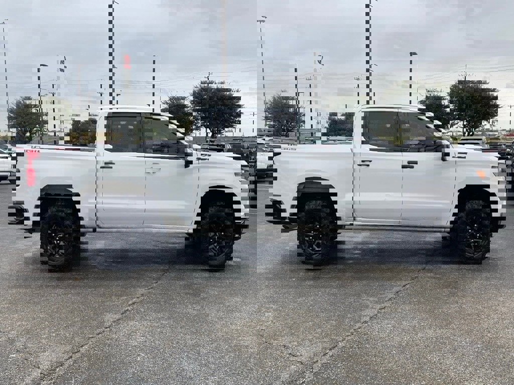 Used 2023 Chevrolet Silverado 1500 Custom Trail Boss w/ LPO, Dark Essentials Package image 4