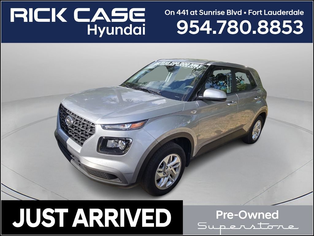 Certified 2025 Hyundai Venue SE image 1