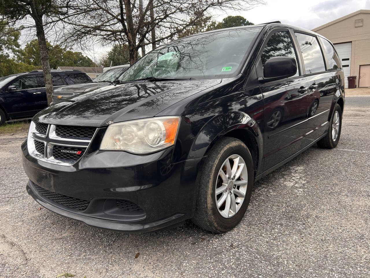 Used 2014 Dodge Grand Caravan SXT image 2