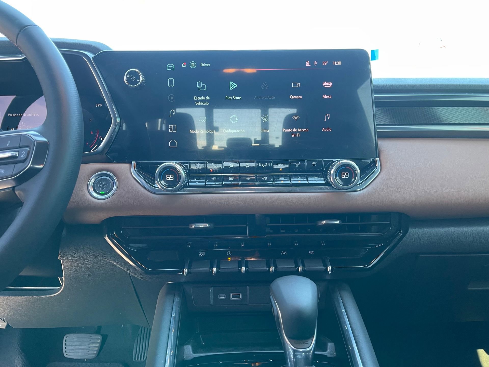 Used 2025 GMC Canyon AT4 w/ Nightfall Edition image 17