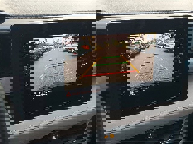 Certified 2025 Volkswagen Taos SE image 24