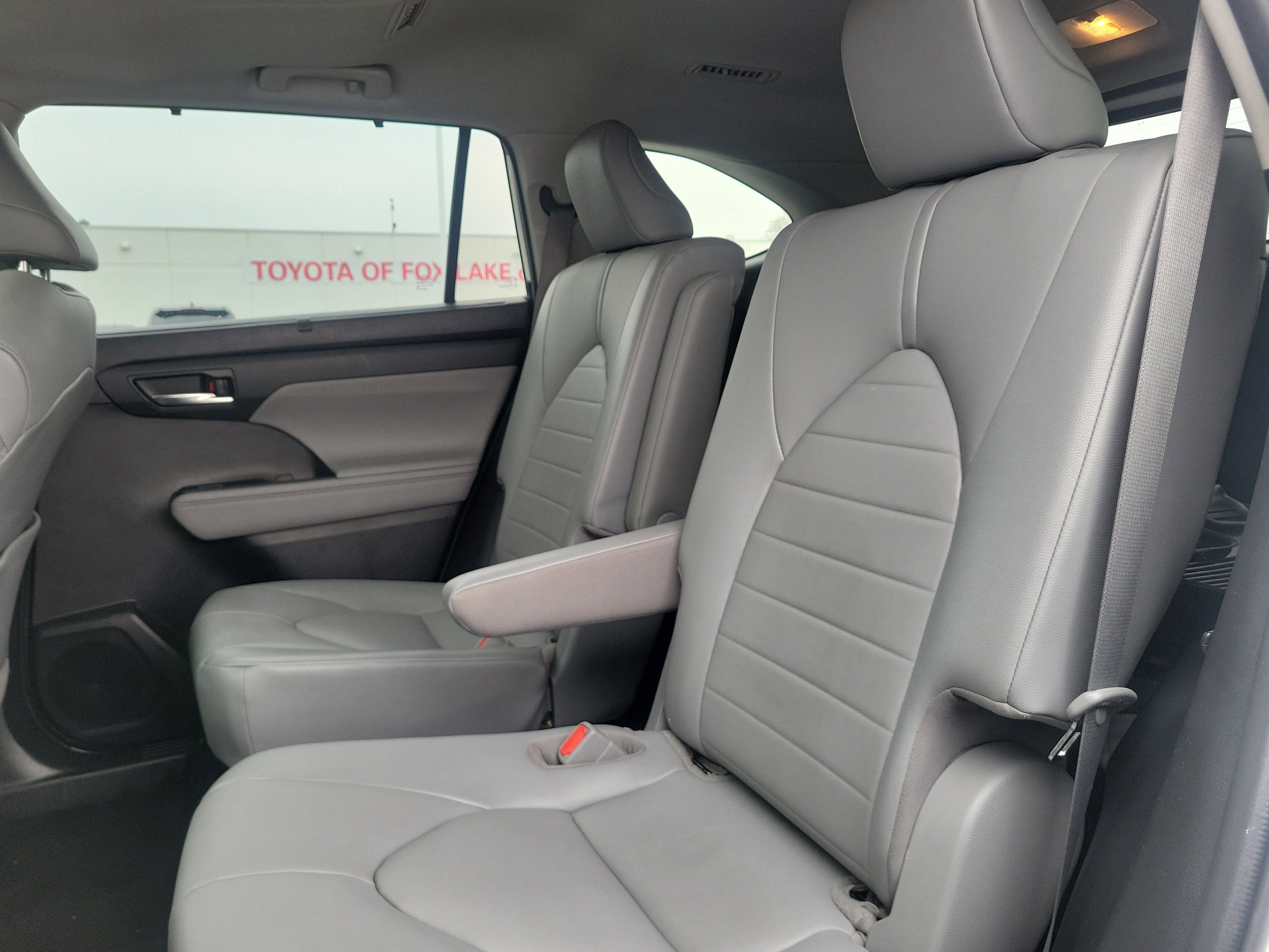 Used 2021 Toyota Highlander XLE image 9