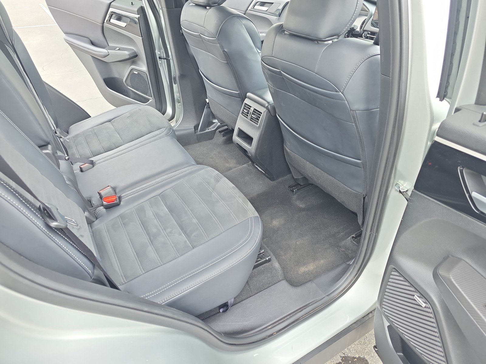 Used 2025 Mitsubishi Outlander SE AWD/4WD image 22