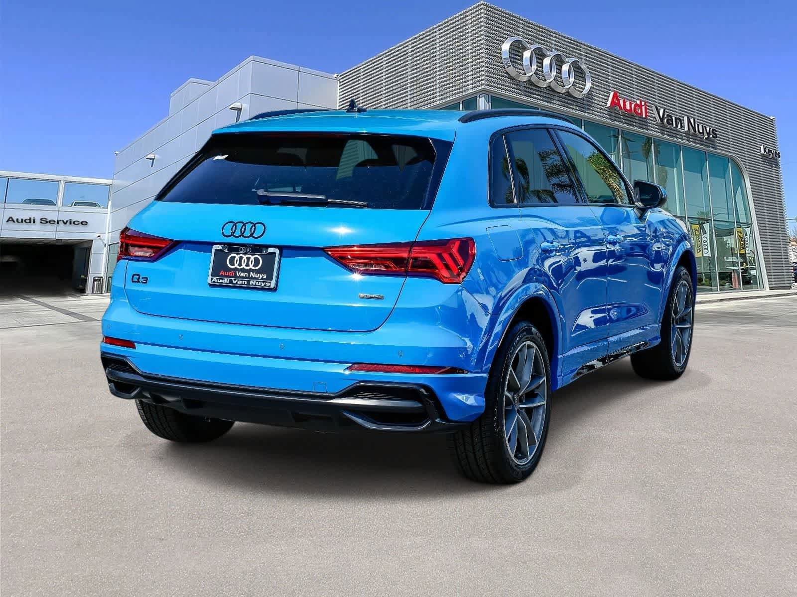 Used 2022 Audi Q3 2.0T Premium w/ Black Optic Sport Package image 4
