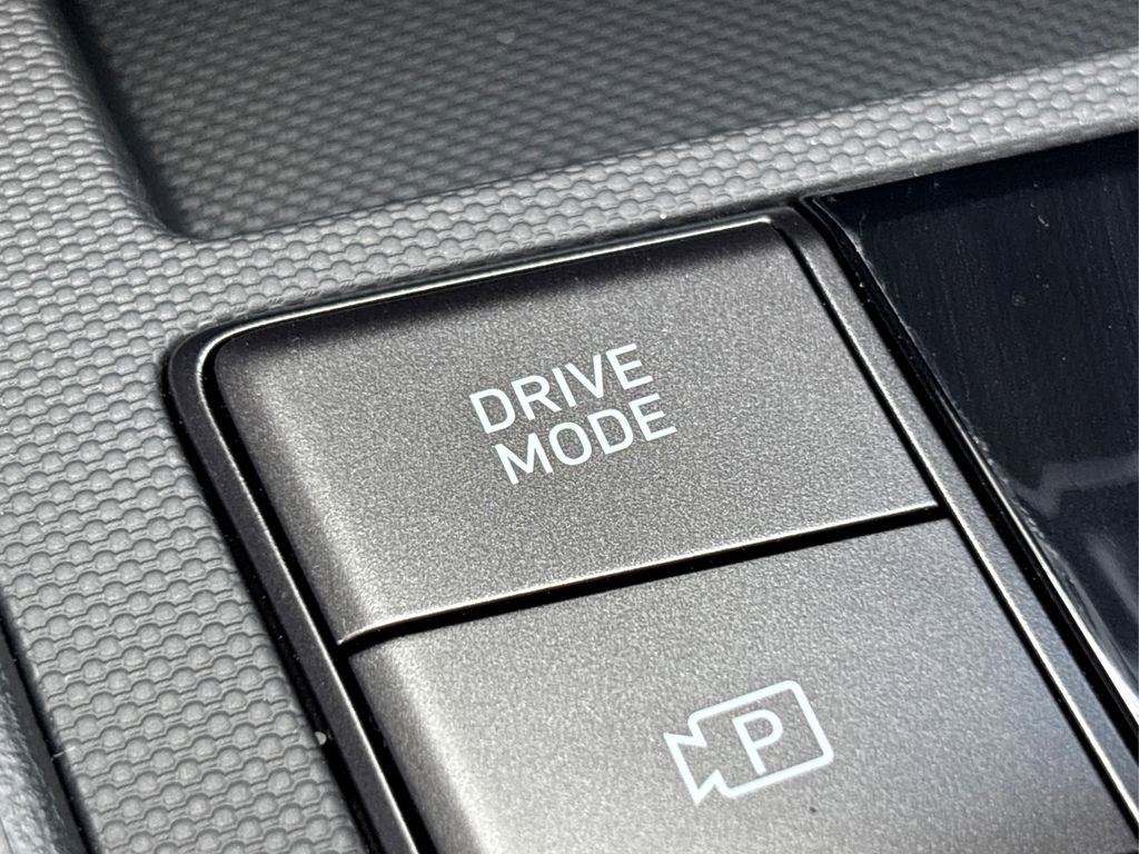 Certified 2025 Hyundai Elantra Sport image 25