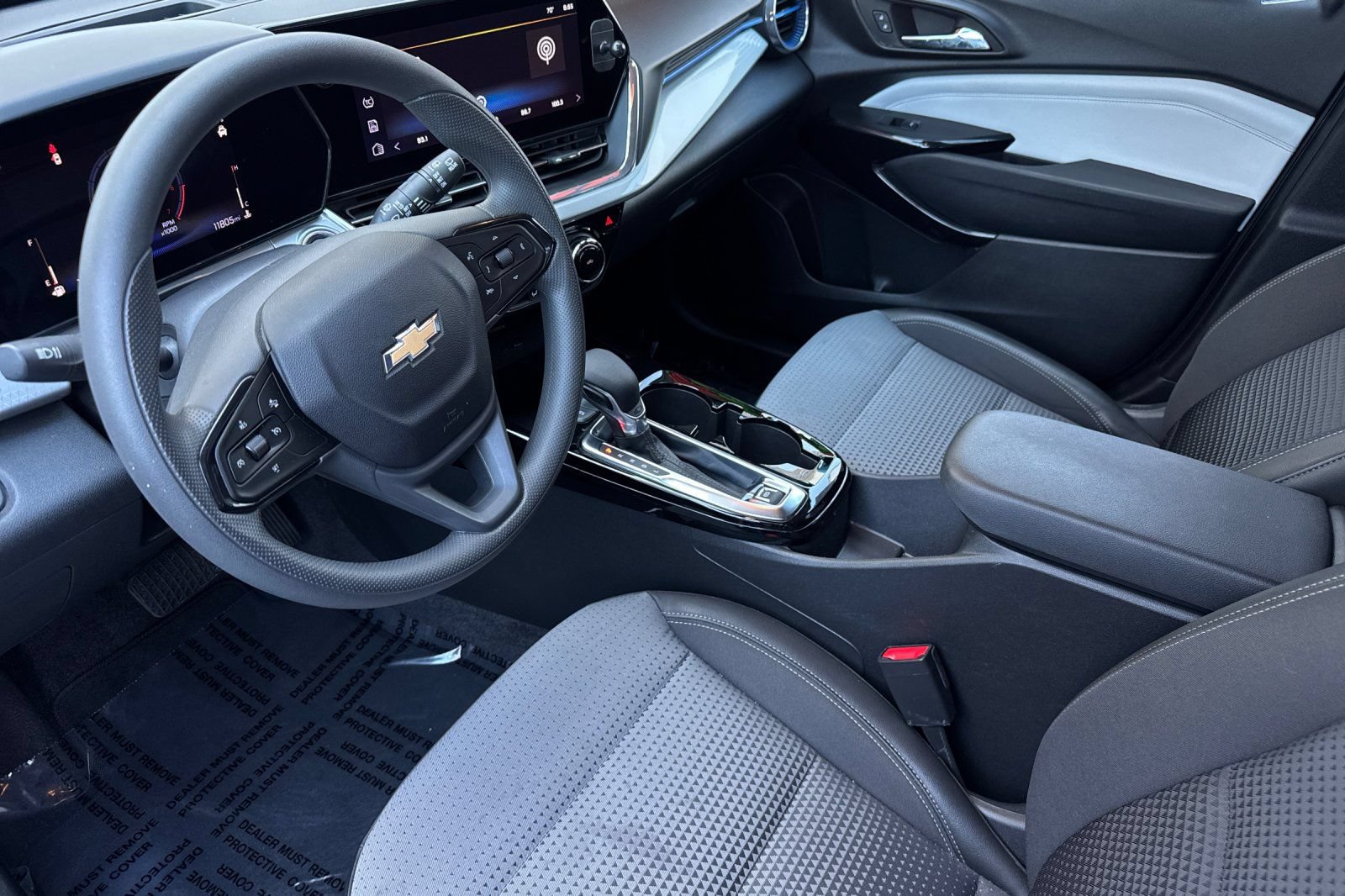 Used 2025 Chevrolet Trax LT FWD image 10
