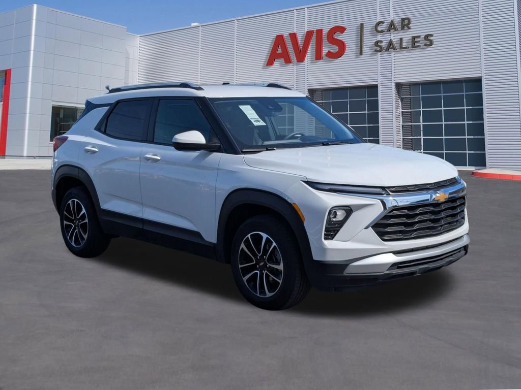 Used 2025 Chevrolet TrailBlazer LT image 3