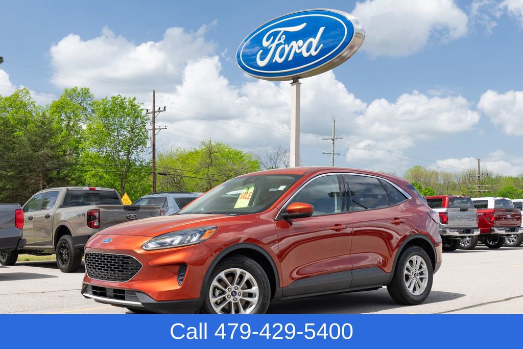 Used 2020 Ford Escape SE image 1