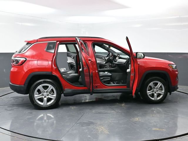Used 2024 Jeep Compass Latitude image 55