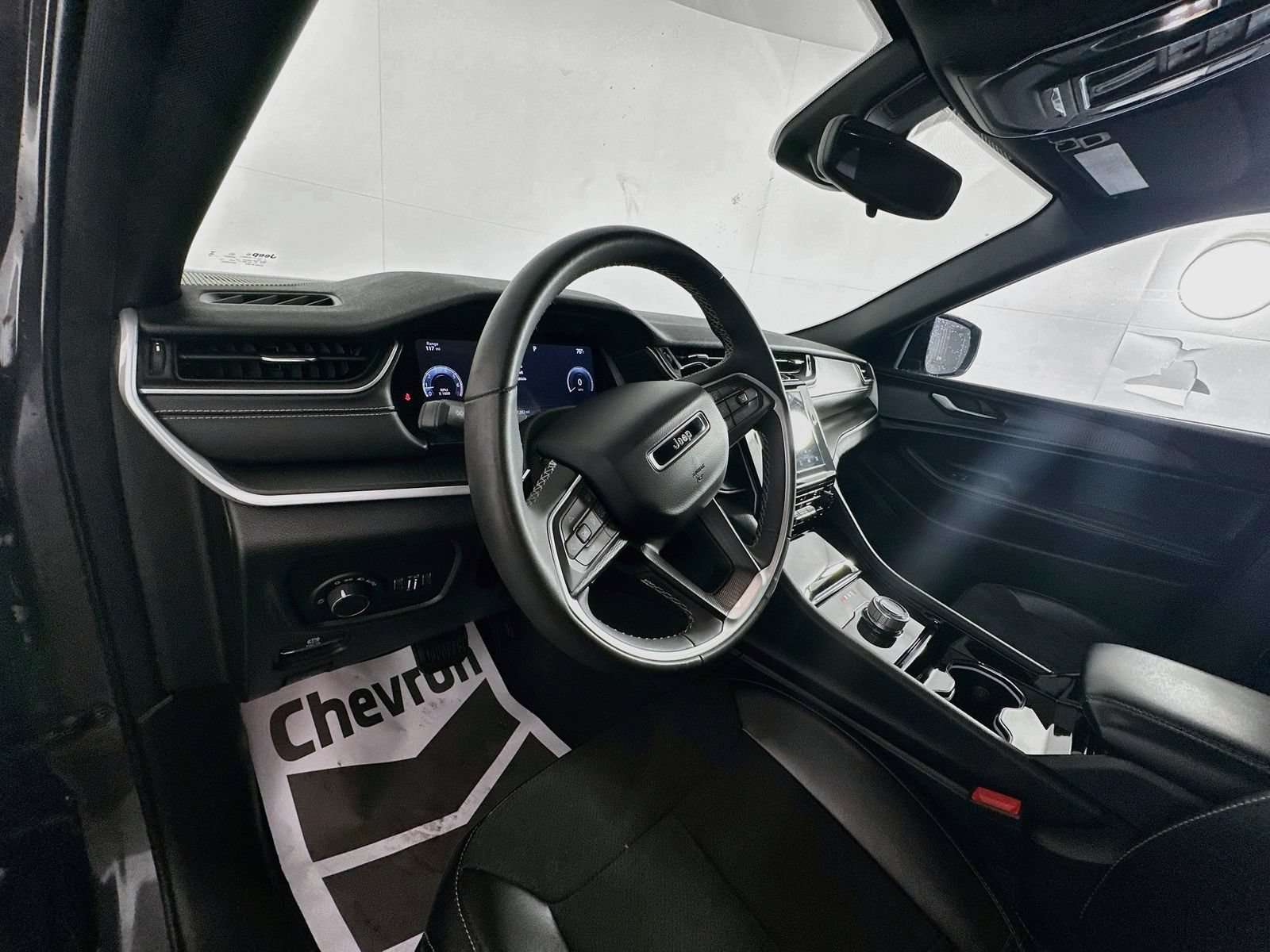 Used 2023 Jeep Grand Cherokee Altitude AWD/4WD image 9
