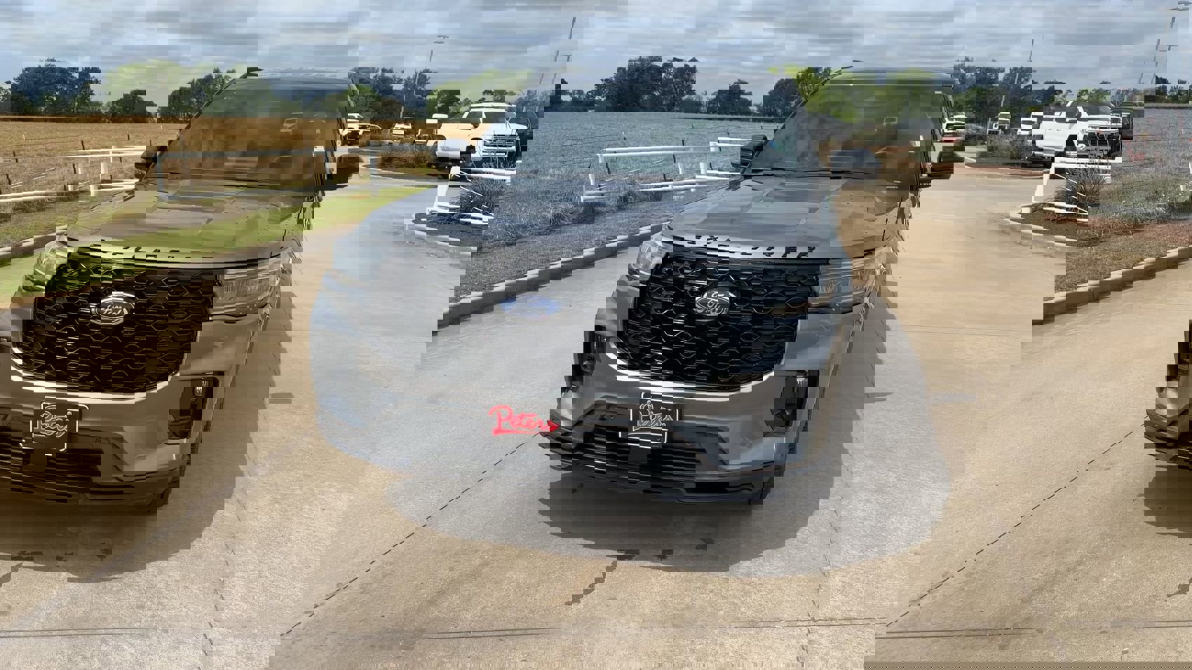 Used 2025 Ford Explorer ST-Line w/ Premium Package image 3