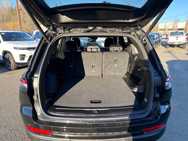 Used 2023 Jeep Grand Cherokee Altitude image 16