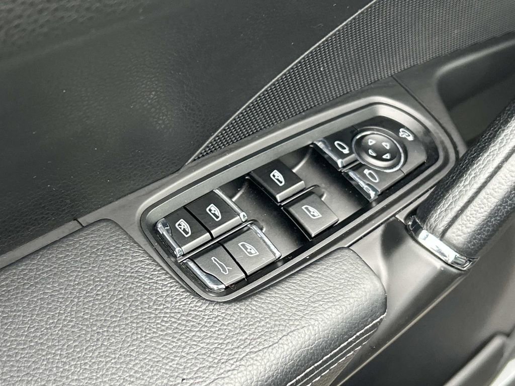 Used 2014 Porsche Cayenne Platinum Edition AWD/4WD image 20