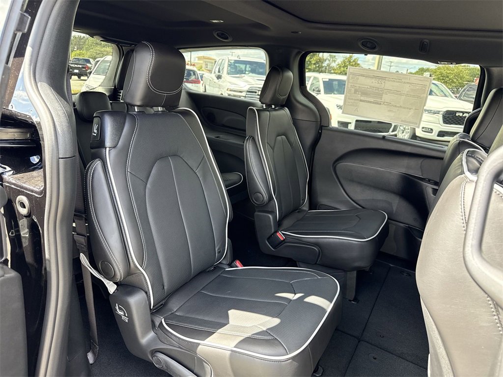 New 2026 Chrysler Pacifica Limited w/ S Appearance Package image 26