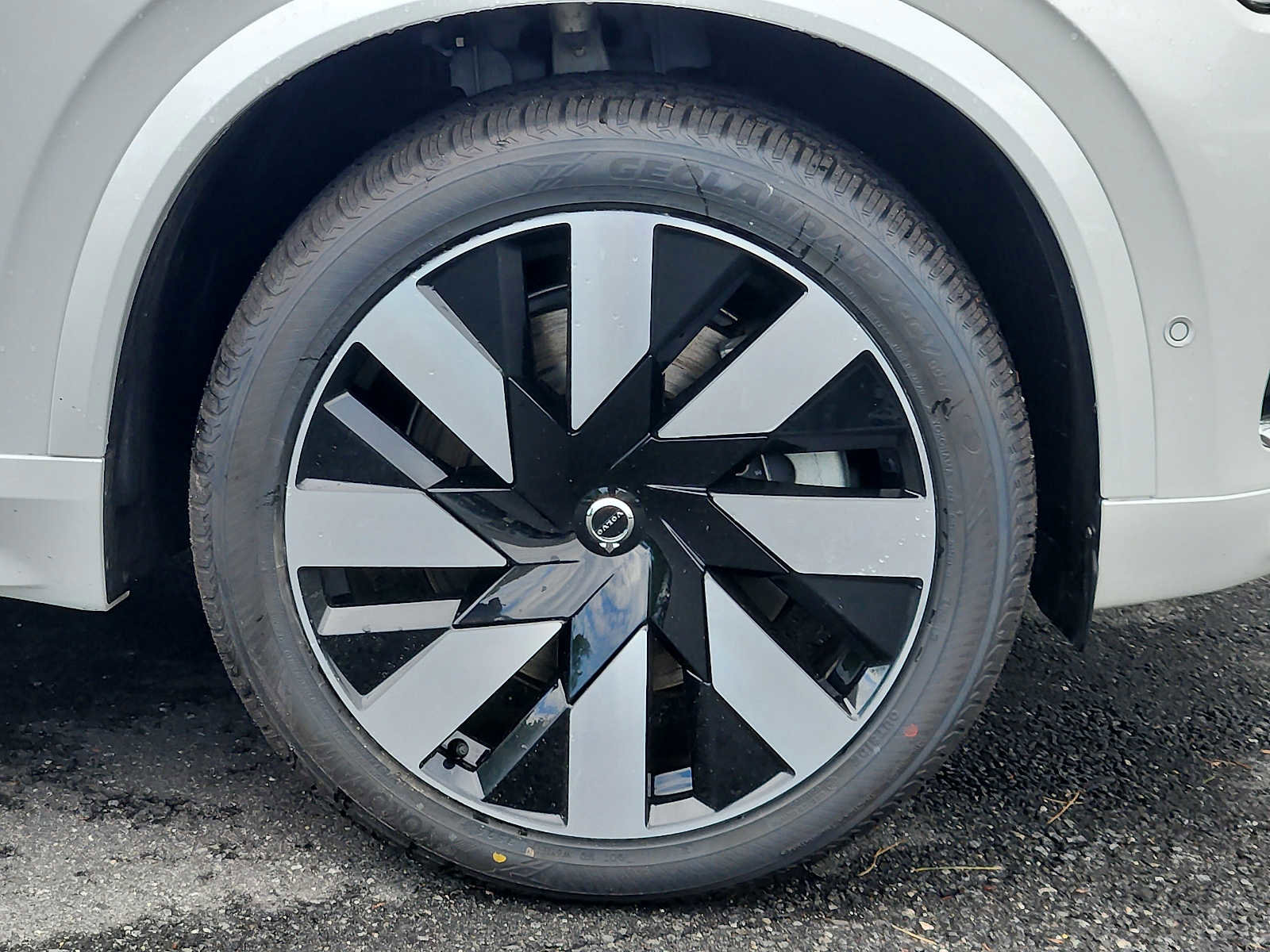 Certified 2024 Volvo XC90 T8 Plus w/ Protection Package Premier AWD/4WD image 8