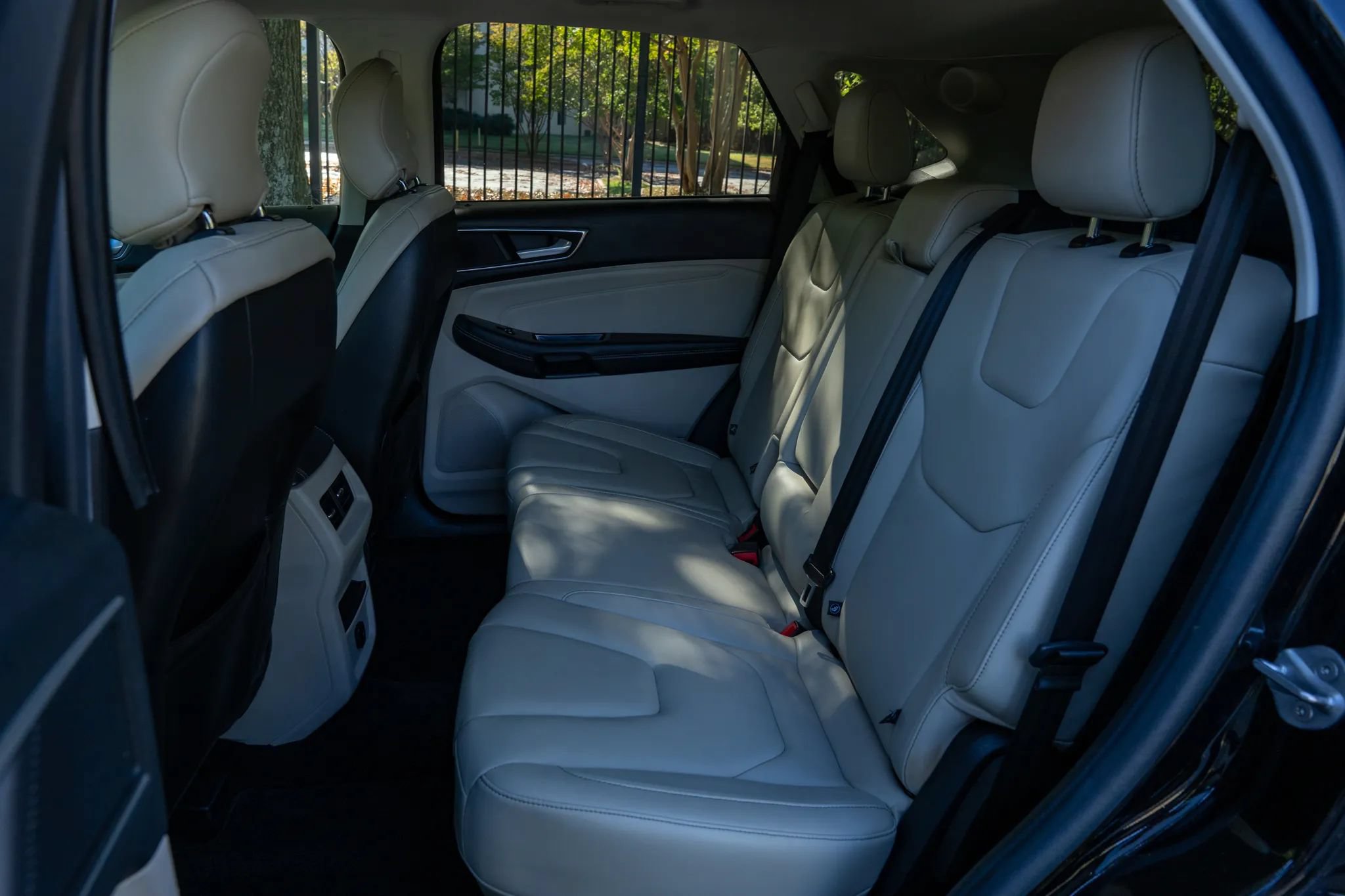 Used 2016 Ford Edge Titanium FWD image 9