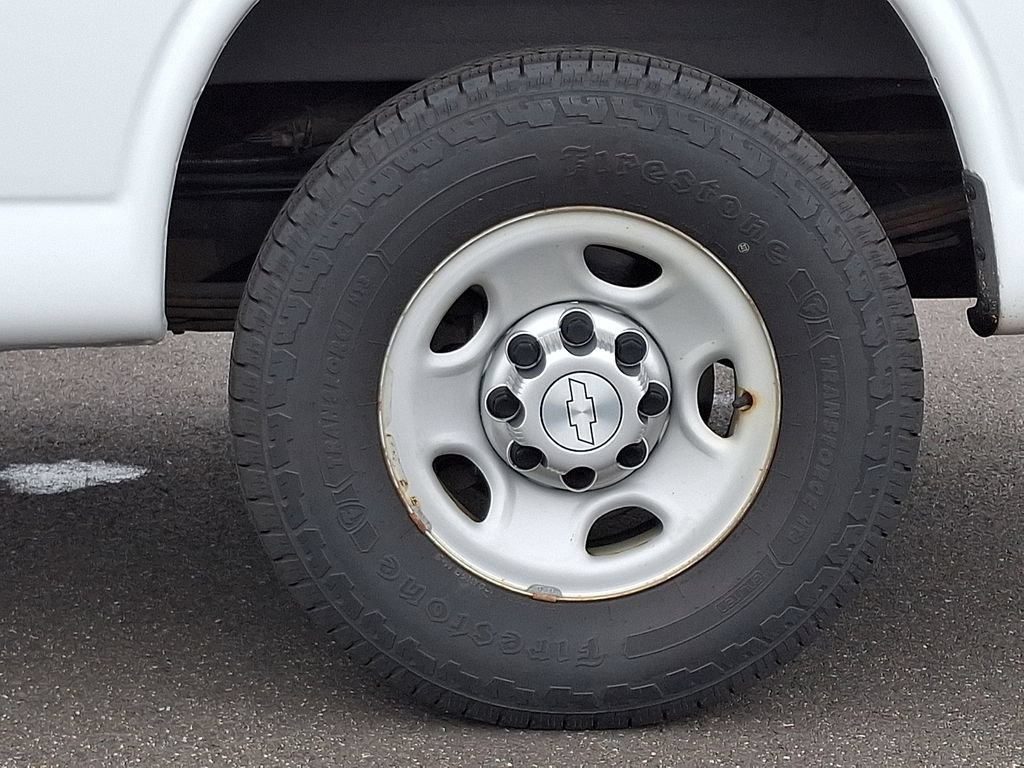 Used 2015 Chevrolet Express 2500 RWD image 11