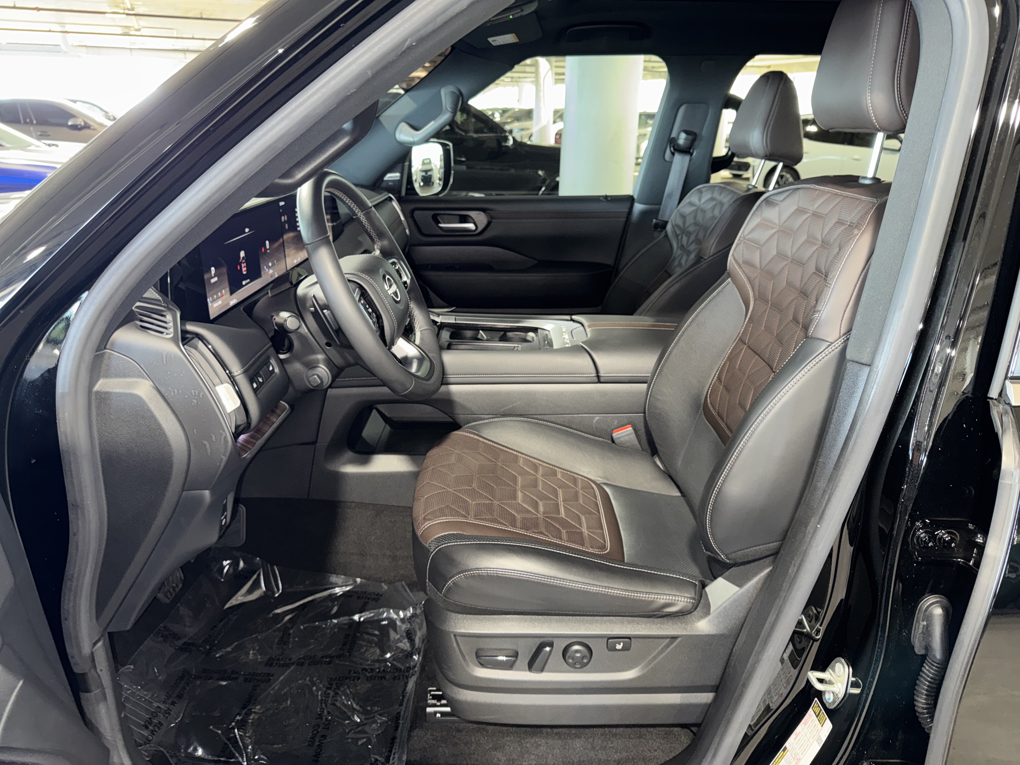 Used 2025 Nissan Armada Platinum Reserve RWD image 22