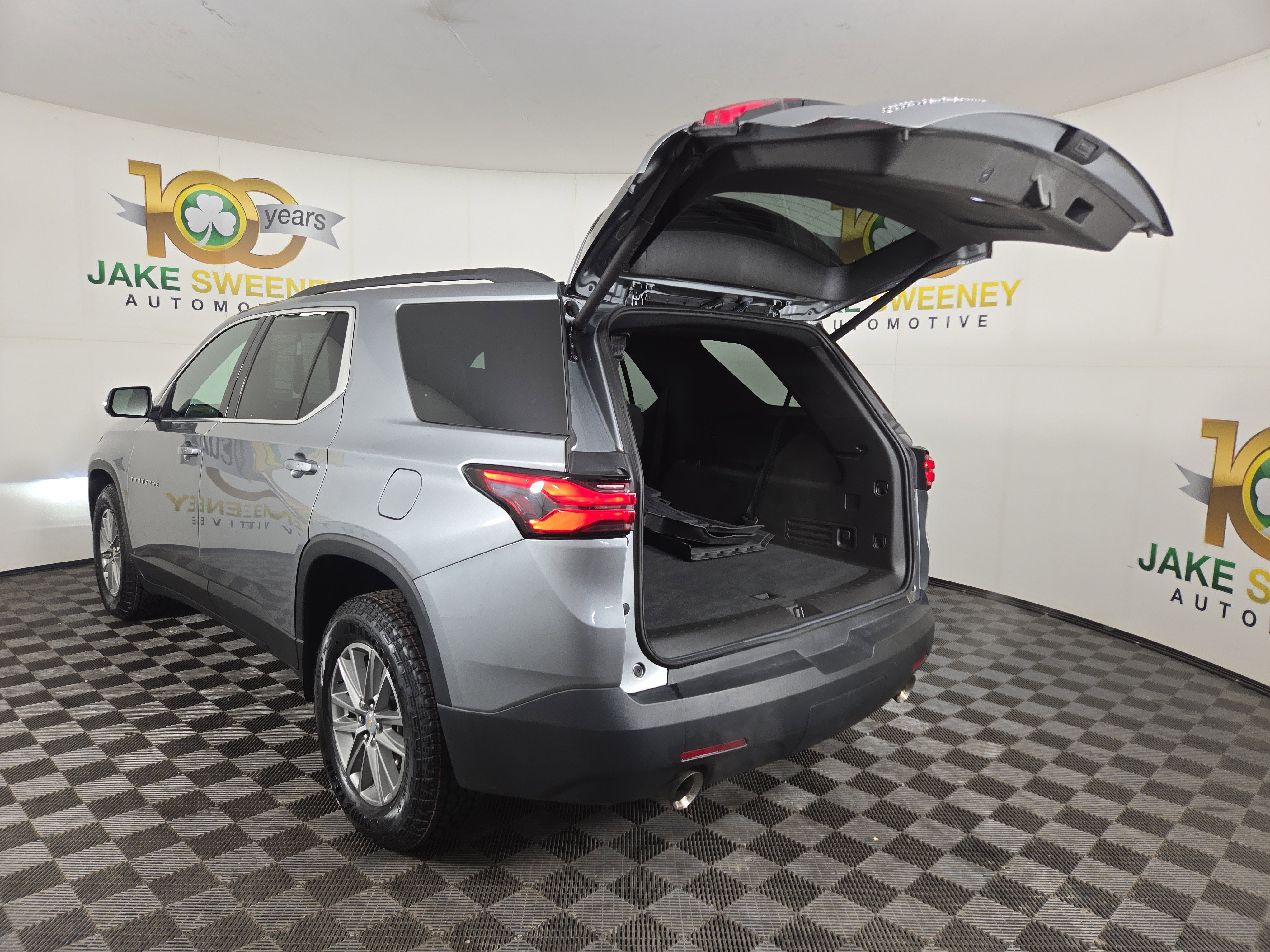 Certified 2023 Chevrolet Traverse LT w/ Rear Camera Mirror Package image 31