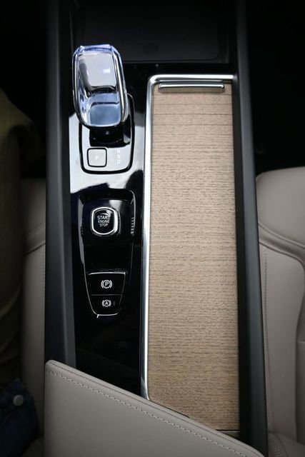 New 2026 Volvo XC60 B5 Plus w/ Protection Package Premier image 10
