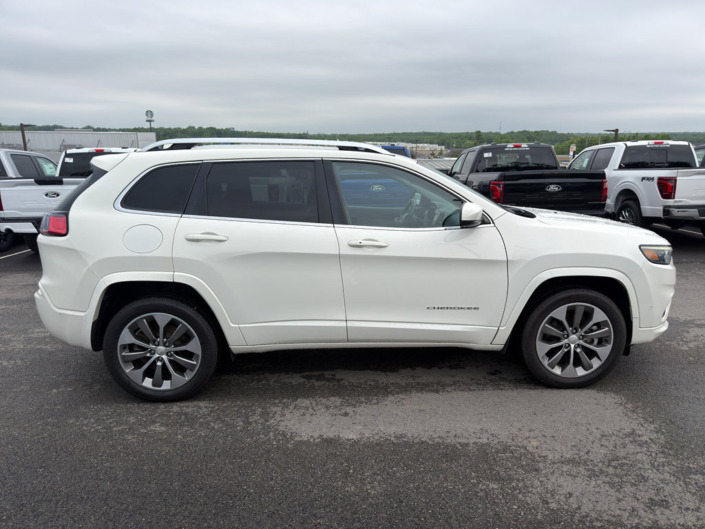 Used 2019 Jeep Cherokee Overland w/ Technology Group AWD/4WD image 5