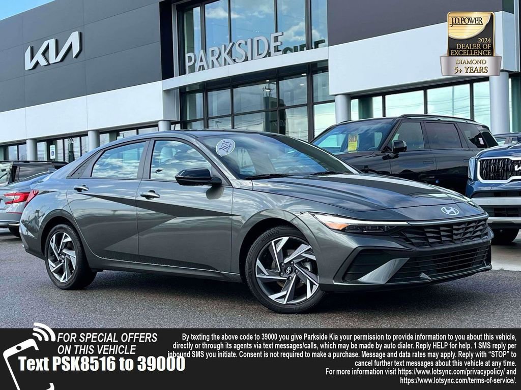 Used 2025 Hyundai Elantra Sport image 1