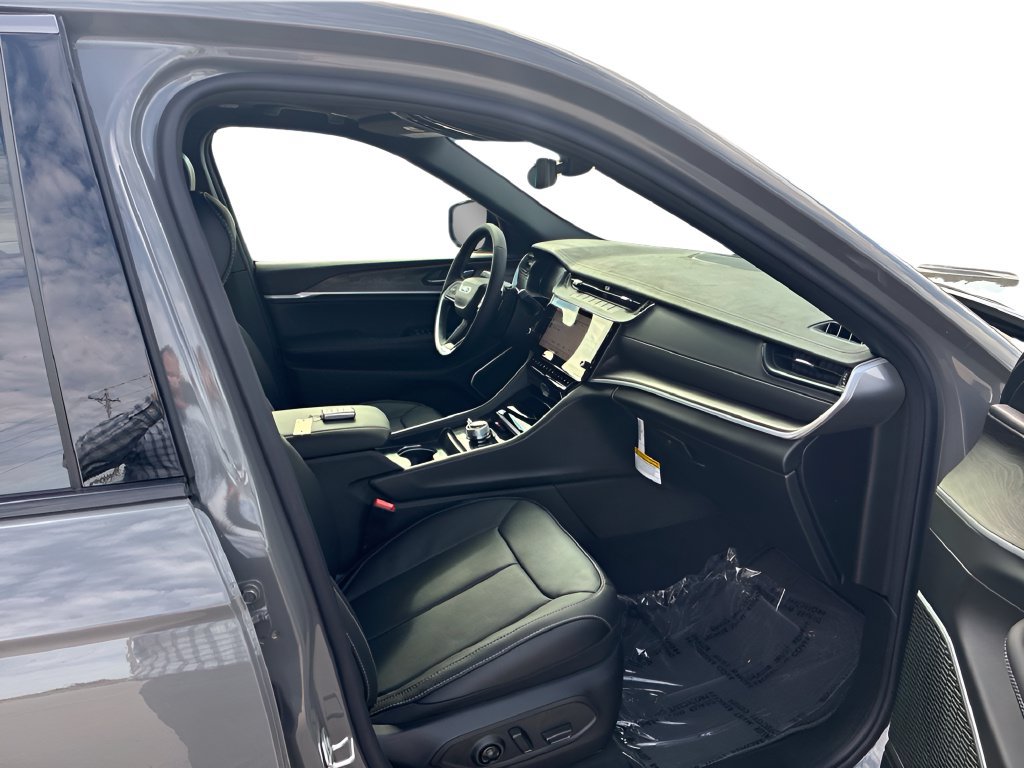 New 2027 Jeep Grand Cherokee Limited AWD/4WD image 13