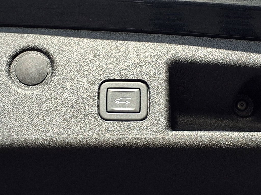 Used 2023 Chevrolet Equinox LT FWD image 33