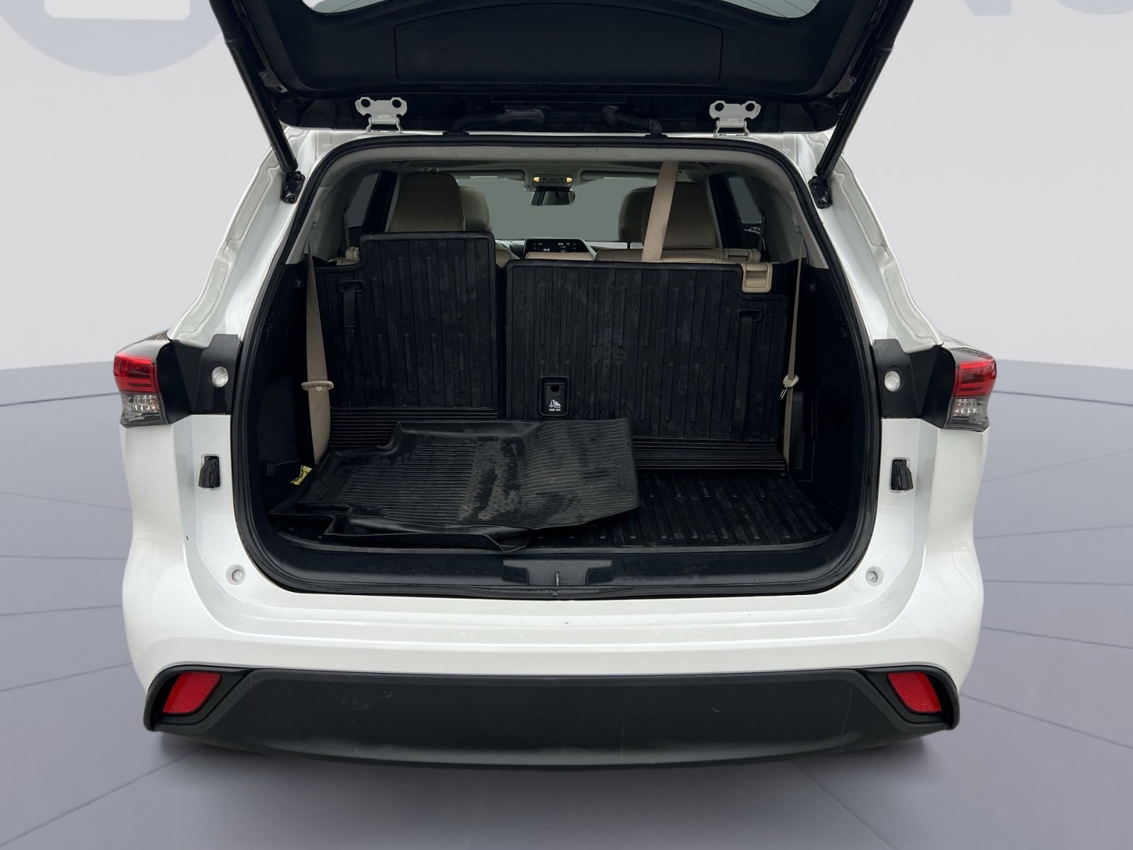 Used 2022 Toyota Highlander XLE image 26