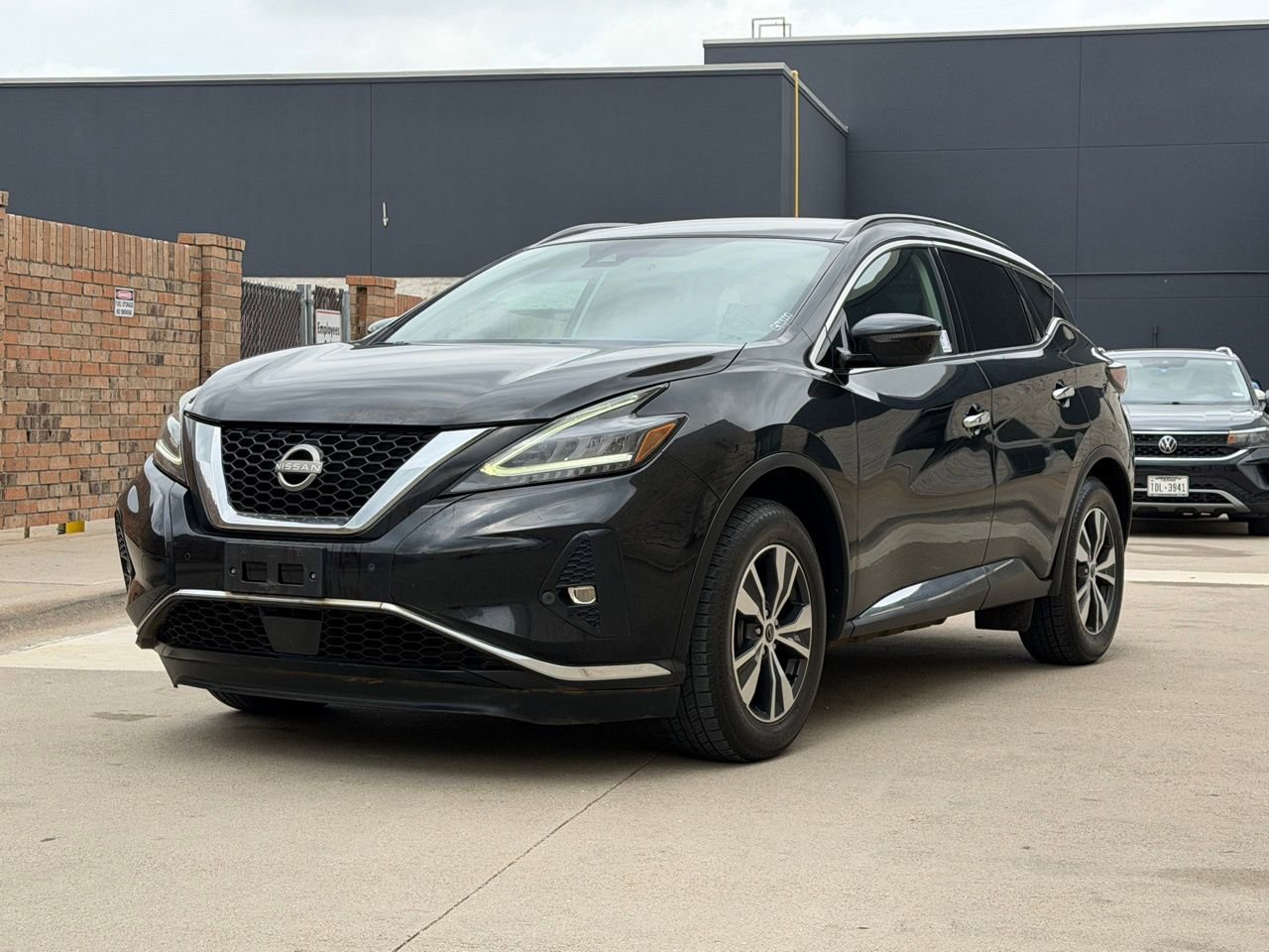 Used 2023 Nissan Murano SV image 2