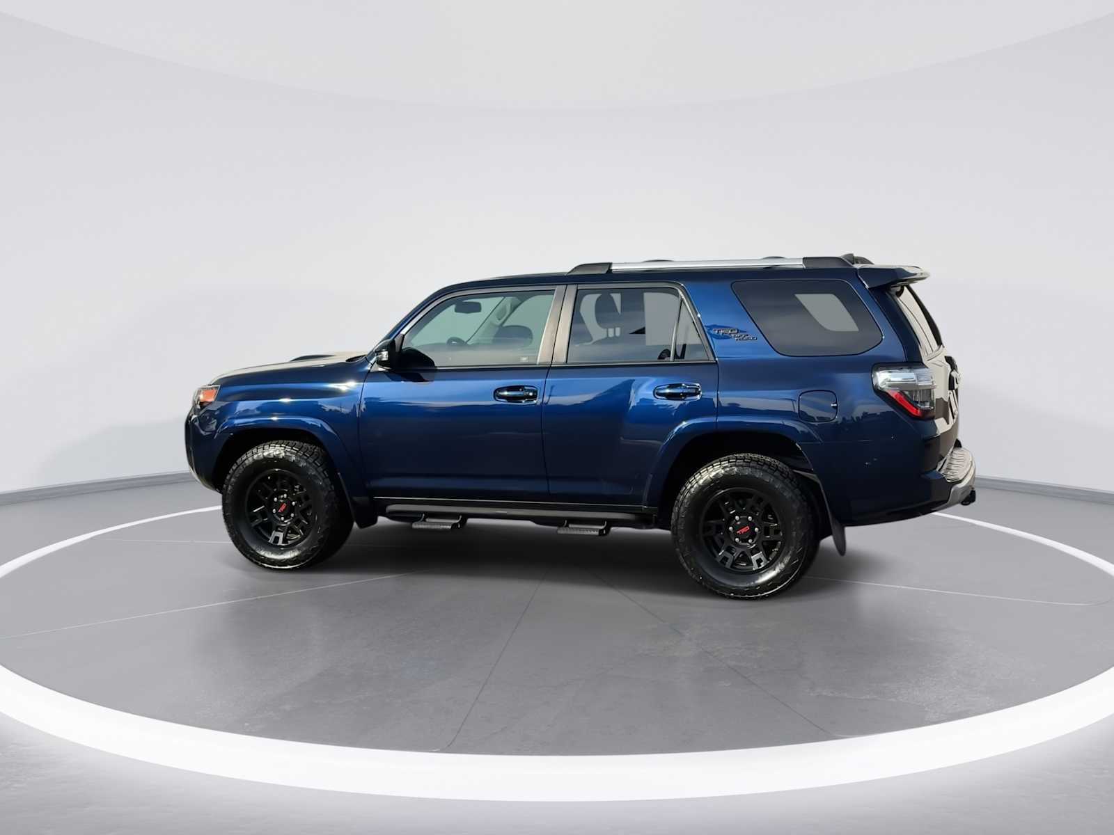 Certified 2018 Toyota 4Runner TRD Off-Road Premium AWD/4WD image 5