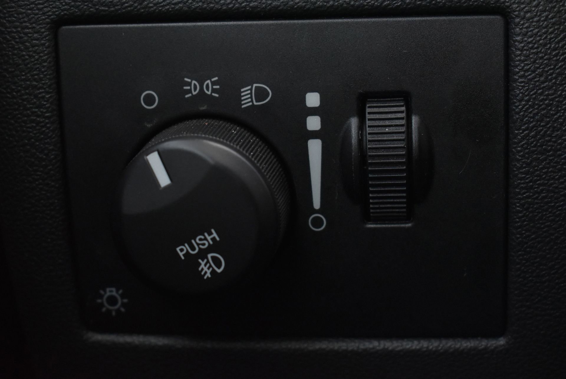 Used 2009 Dodge Challenger R/T w/ Sound Group RWD image 17