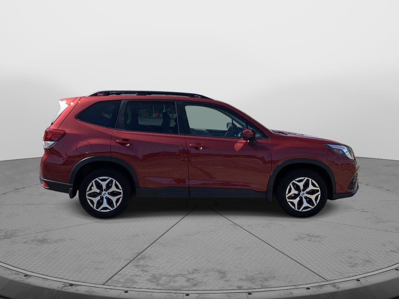 Used 2023 Subaru Forester Premium AWD/4WD image 2