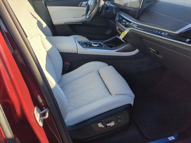 Used 2025 BMW X7 xDrive40i image 24
