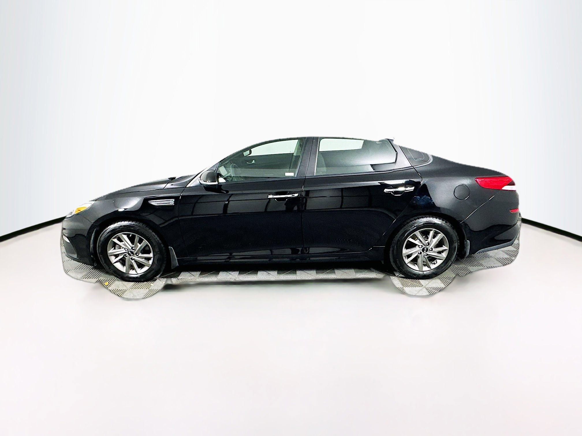 Used 2019 Kia Optima LX FWD image 4